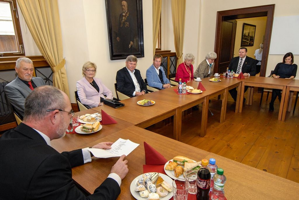 Cenu města Plzně získal tým mladých vědců, dvě osobnosti jsou nově čestnými občany, primátor předal i čtyři pečetě (foto: M. Pecuch, 28.10.2016)