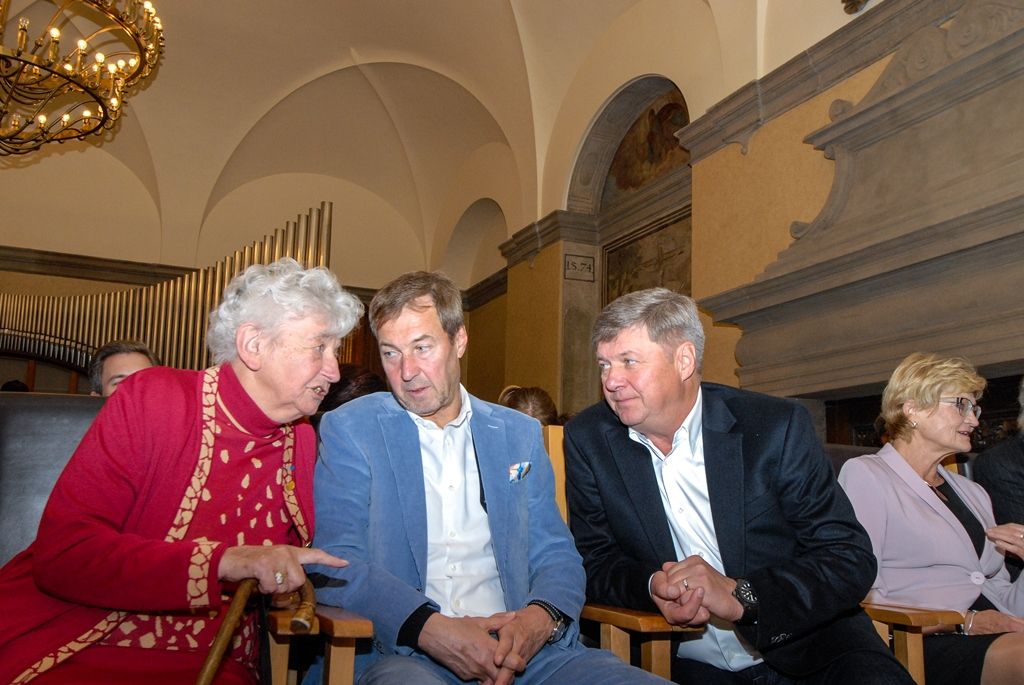 Cenu města Plzně získal tým mladých vědců, dvě osobnosti jsou nově čestnými občany, primátor předal i čtyři pečetě (foto: M. Pecuch, 28.10.2016)