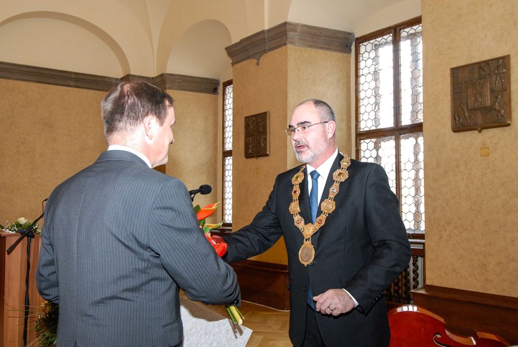 Cenu města Plzně získal tým mladých vědců, dvě osobnosti jsou nově čestnými občany, primátor předal i čtyři pečetě (foto: M. Pecuch, 28.10.2016)