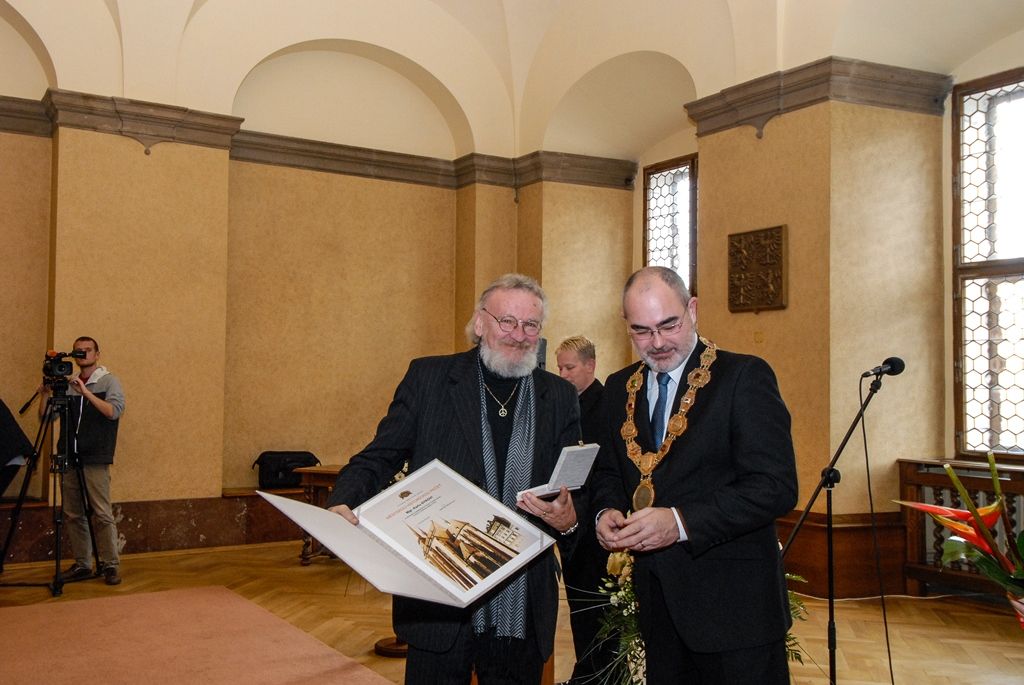 Cenu města Plzně získal tým mladých vědců, dvě osobnosti jsou nově čestnými občany, primátor předal i čtyři pečetě (foto: M. Pecuch, 28.10.2016)