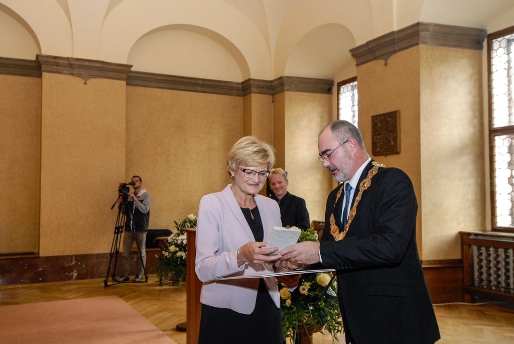 Cenu města Plzně získal tým mladých vědců, dvě osobnosti jsou nově čestnými občany, primátor předal i čtyři pečetě (foto: M. Pecuch, 28.10.2016)