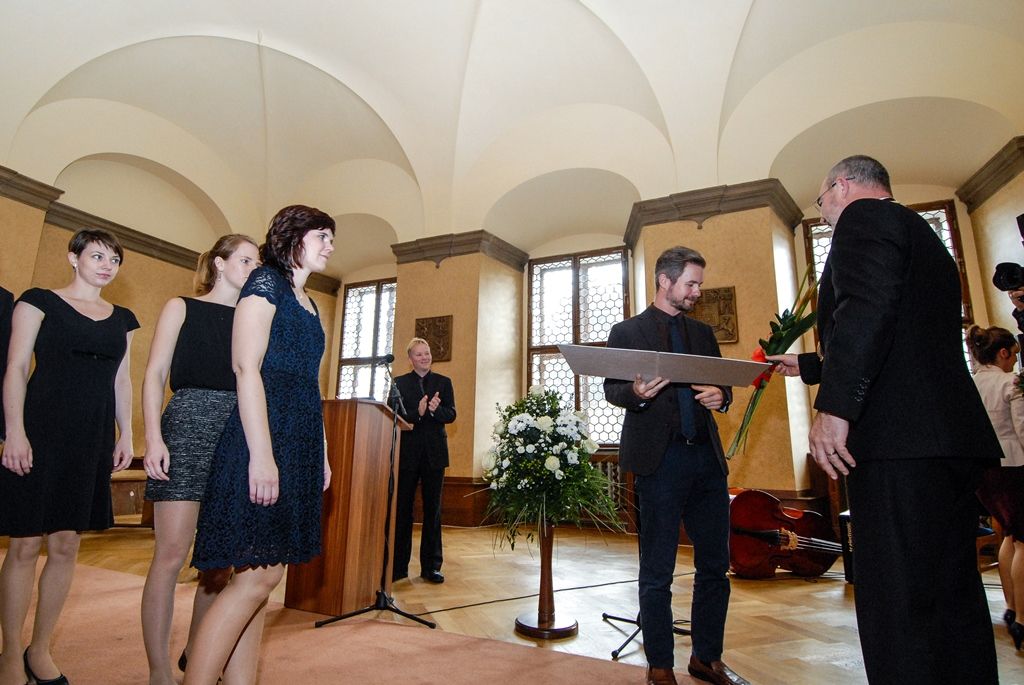 Cenu města Plzně získal tým mladých vědců, dvě osobnosti jsou nově čestnými občany, primátor předal i čtyři pečetě (foto: M. Pecuch, 28.10.2016)