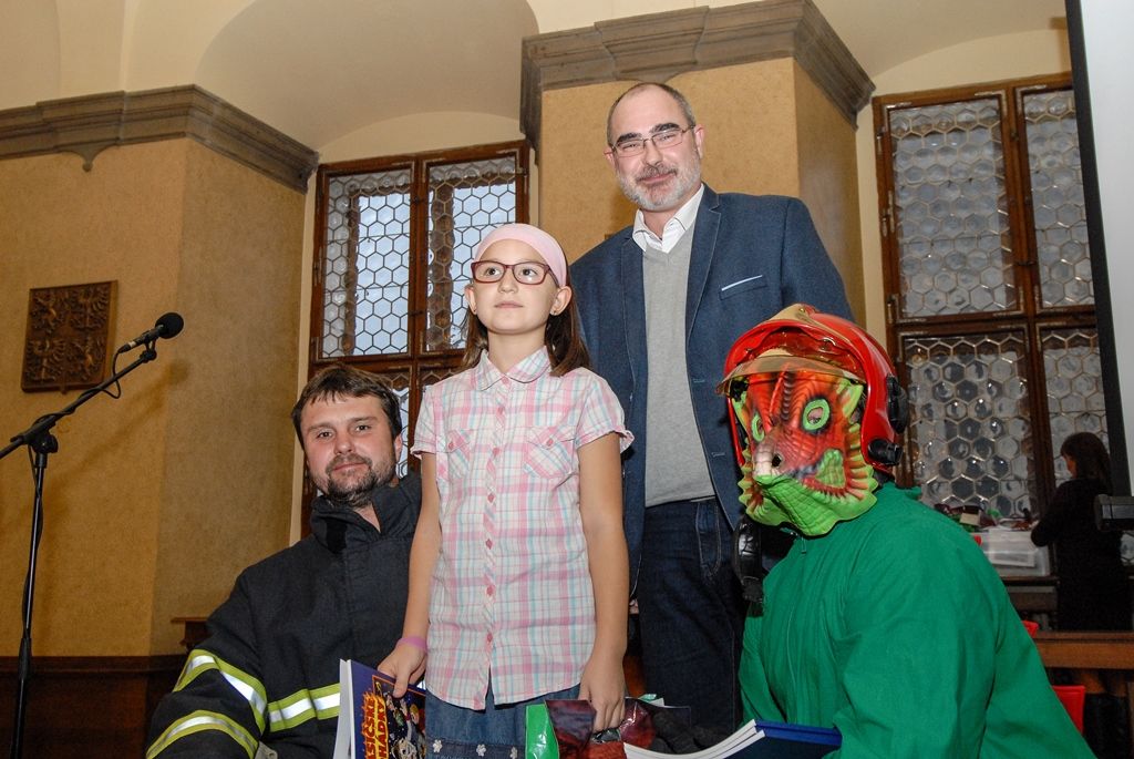 Žáci plzeňských základních škol umělecky ztvárnili situace „Kdy zavolat 150“ (foto: M. Pecuch, 7.11.2016)