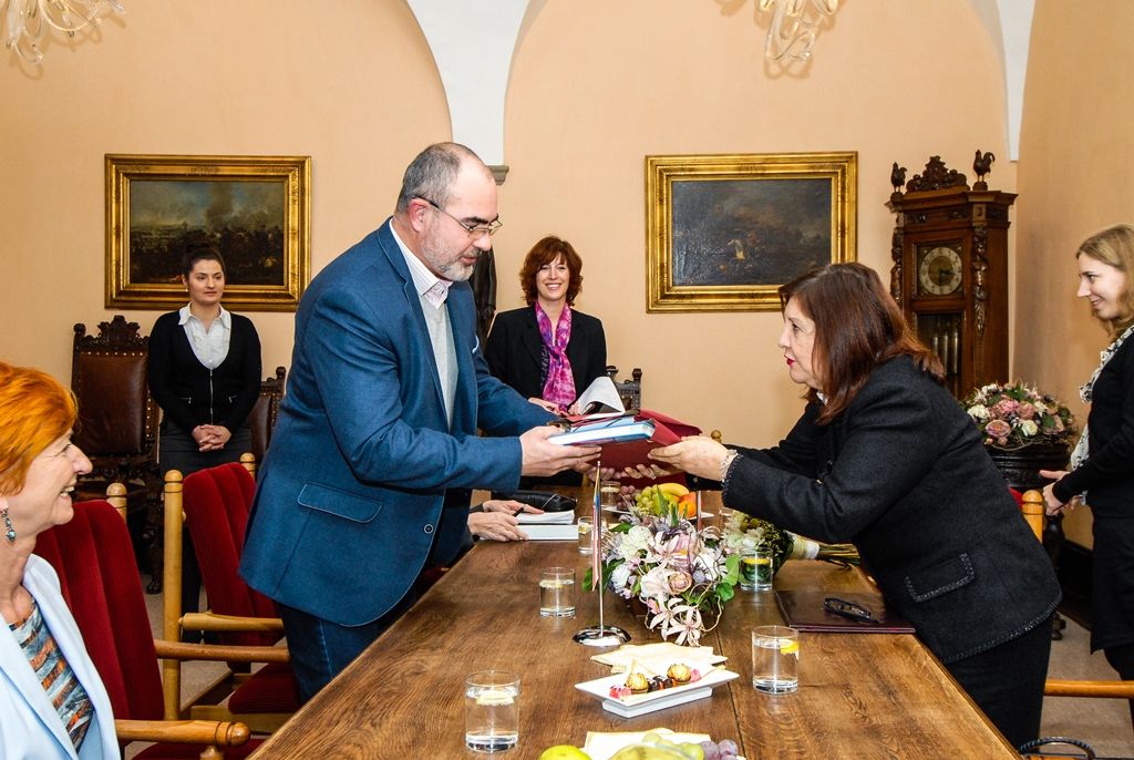 Velvyslankyně Peru navštívila Plzeň