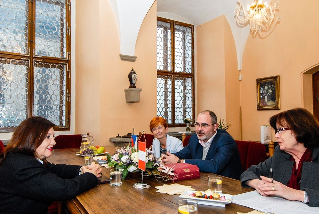 Velvyslankyně Peru navštívila Plzeň (foto: M. Pecuch, 8.11.2016)