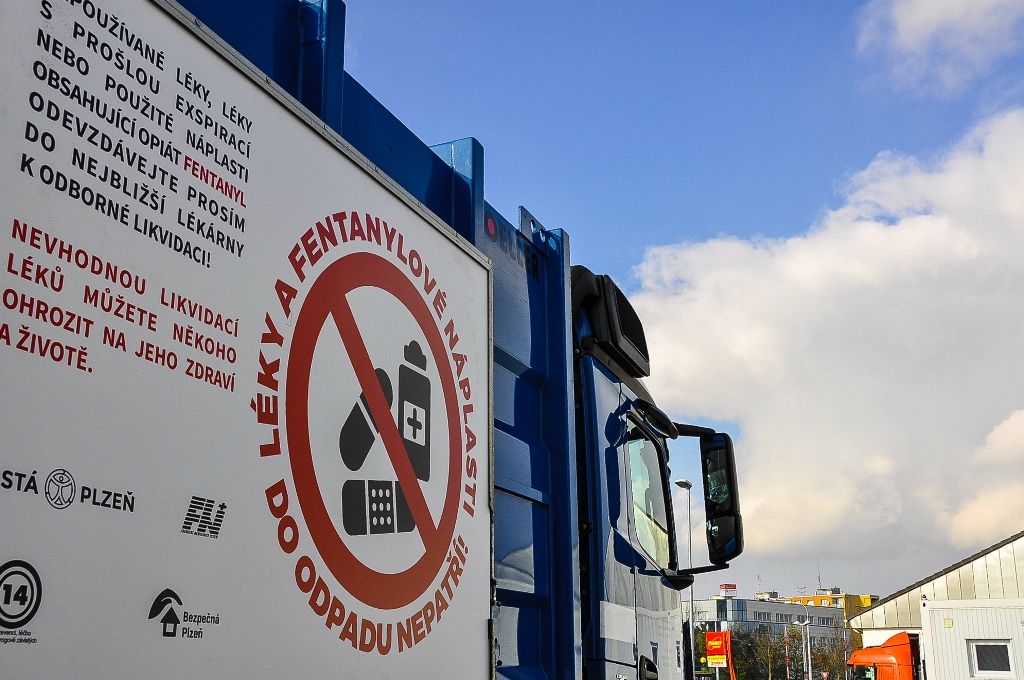 Léky a fentanylové náplasti do odpadu nepatří! (foto: M. Pecuch, 9.11.2016)