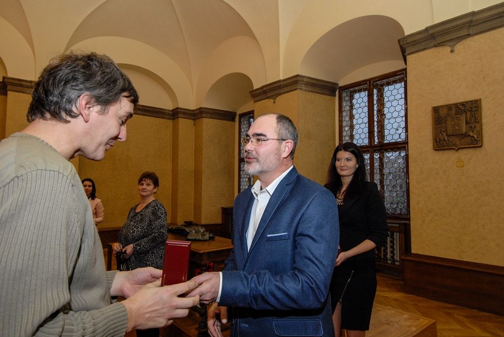 Dárci krve převzali poděkování za pomoc druhým (foto: M. Pecuch, 23.11.2016)