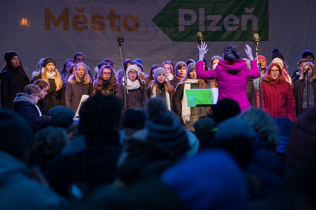 Plzeň rozsvítila svůj vánoční strom (foto: M. Chaloupka / M. Pecuch, 27.11.2016)