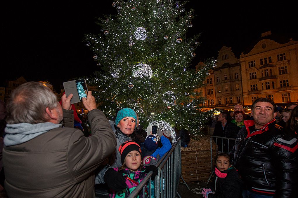 Plzeň rozsvítila svůj vánoční strom (foto: M. Chaloupka / M. Pecuch, 27.11.2016)