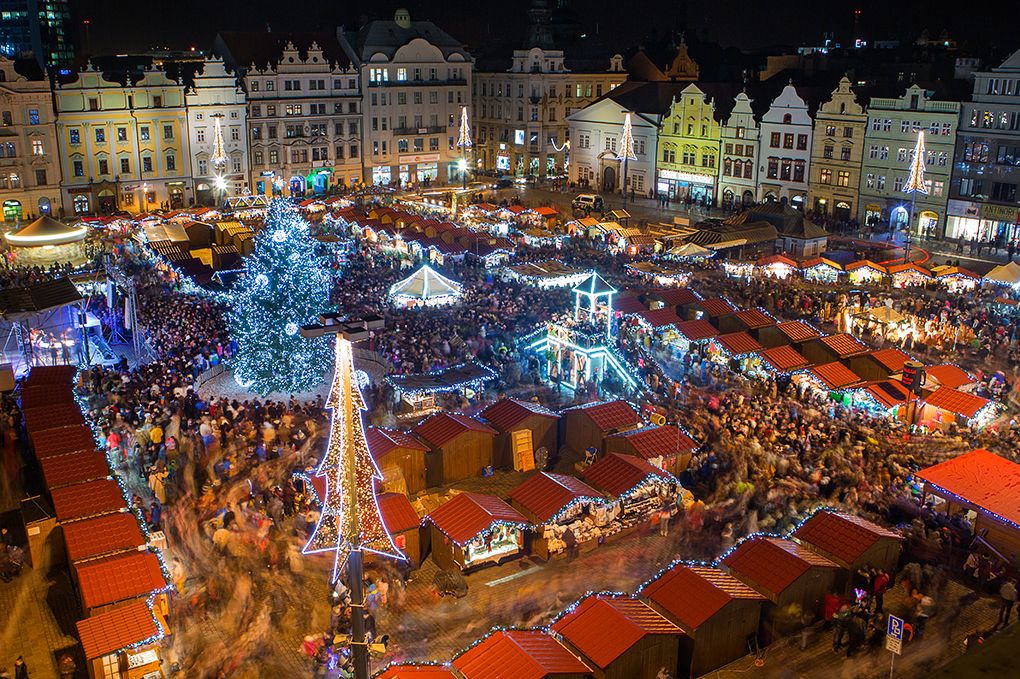 Plzeň rozsvítila svůj vánoční strom