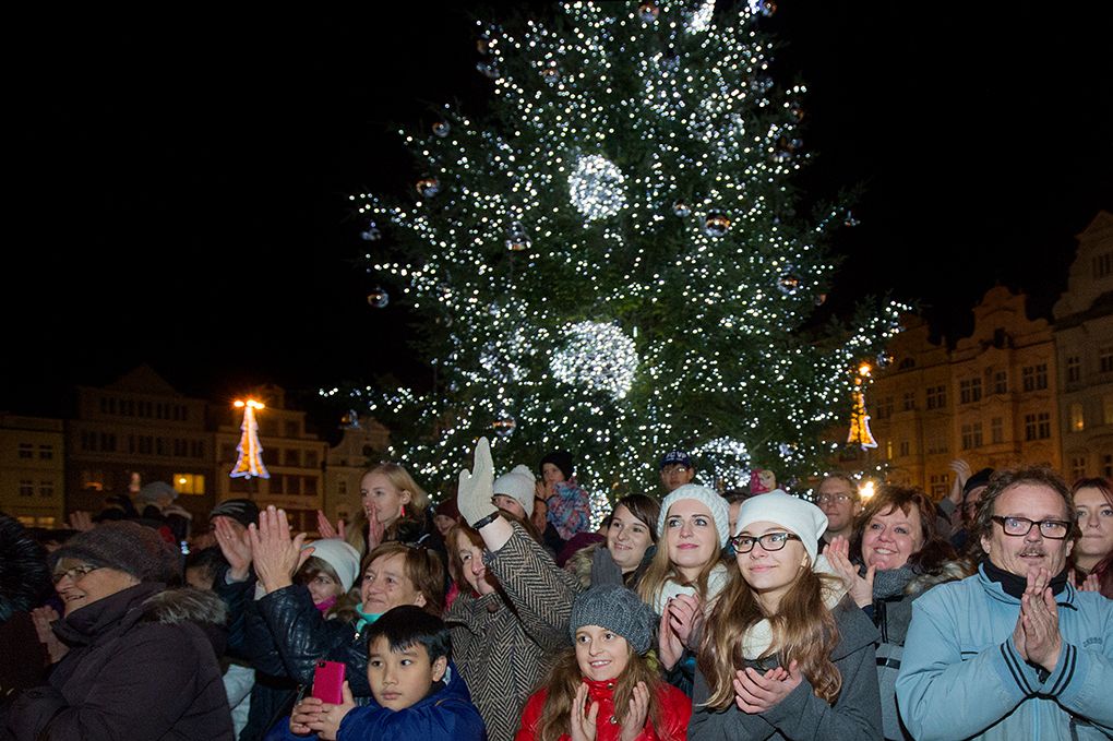 Plzeň rozsvítila svůj vánoční strom (foto: M. Chaloupka / M. Pecuch, 27.11.2016)