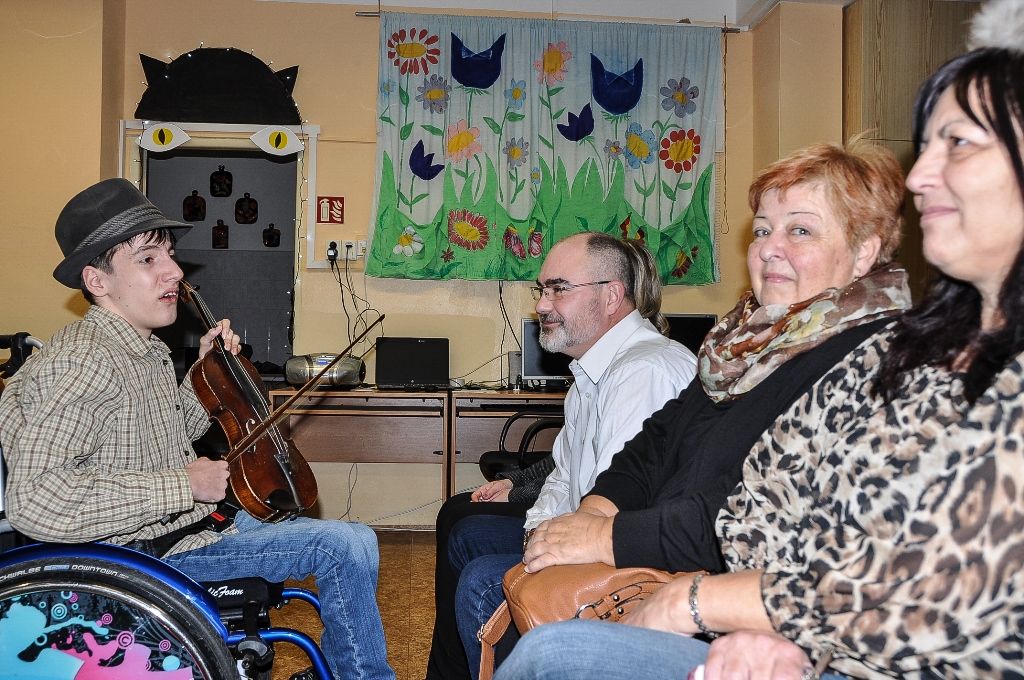 Muzikálové Kočky v podání žáků speciální školy zhlédl i primátor (foto: M. Pecuch, 5.12.2016)