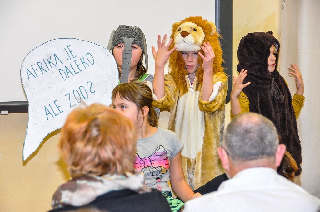 Muzikálové Kočky v podání žáků speciální školy zhlédl i primátor (foto: M. Pecuch, 5.12.2016)