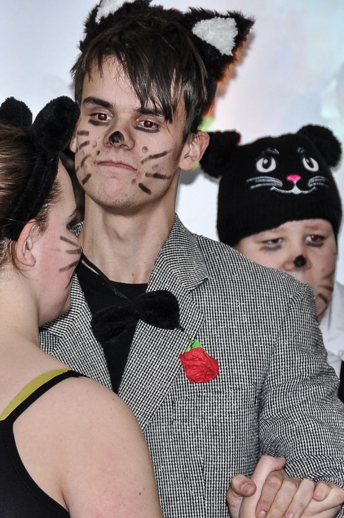 Muzikálové Kočky v podání žáků speciální školy zhlédl i primátor (foto: M. Pecuch, 5.12.2016)