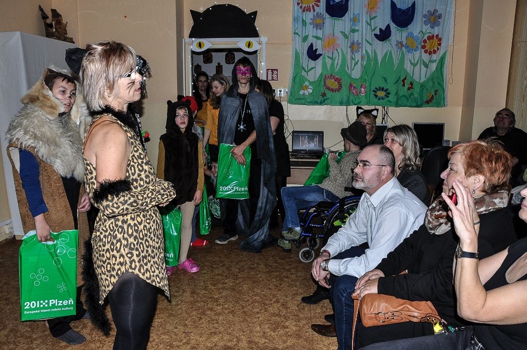 Muzikálové Kočky v podání žáků speciální školy zhlédl i primátor (foto: M. Pecuch, 5.12.2016)