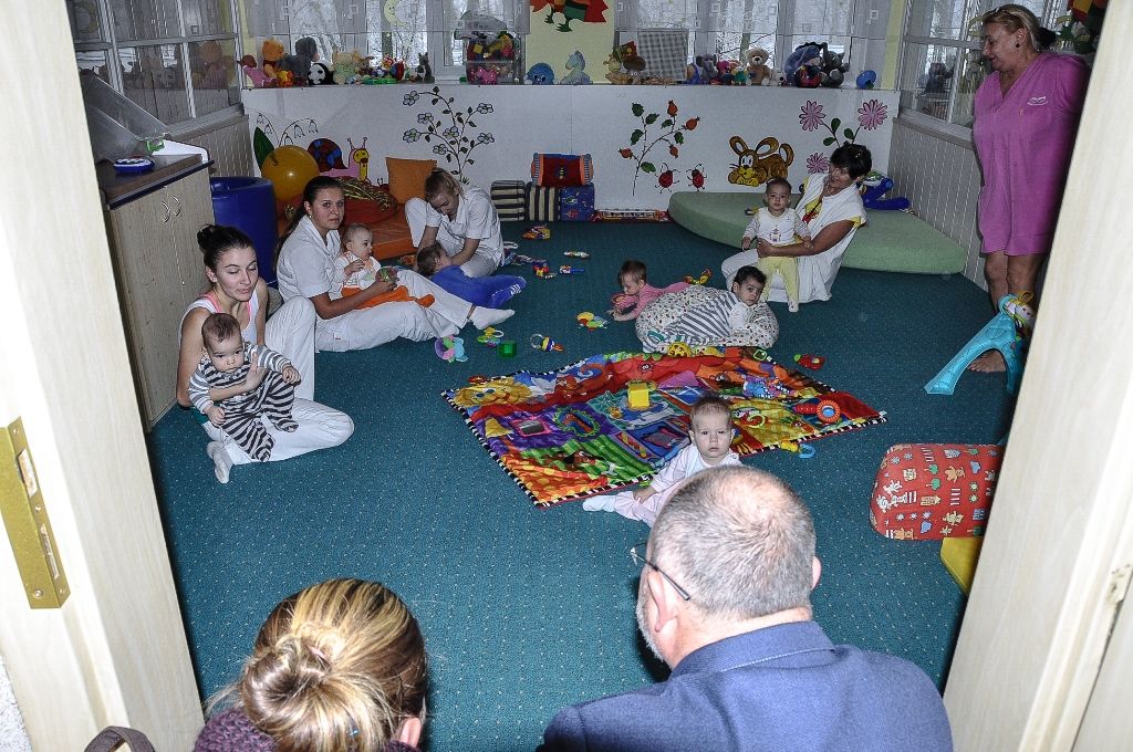 Téměř dvě desítky zařízení v sociálních službách navštívili ve středu primátor Martin Zrzavecký a jeho náměstci Martin Baxa, Eva Herinková, Pavel Kotas a Petr Náhlík. Již tradičně tím před Vánoci děkují vedení a zaměstnancům organizací za jejich celoroční nasazení, současně přímo v zařízeních zjišťují, co je možné zlepšit, jak může město ještě více pomoci. Mezi navštívené patřily Dětské centrum Plzeň, Mezigenerační a dobrovolnické centrum TOTEM, Domov pro seniory sv. Jiří, Dům Naděje – následné bydlení a Potravinová banka, Stacionář Jitřenka, Domov sv. Františka, Domov sv. Zity a další. Zástupci radnice během dne předali vánoční dárky za sto tisíc korun.