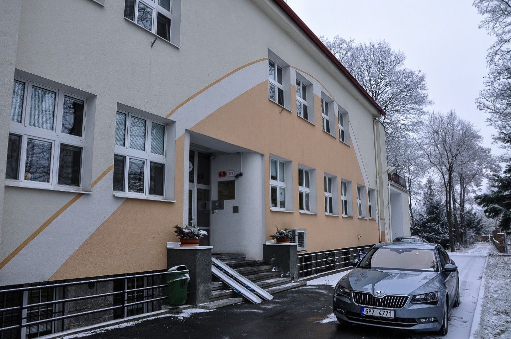 Téměř dvě desítky zařízení v sociálních službách navštívili ve středu primátor Martin Zrzavecký a jeho náměstci Martin Baxa, Eva Herinková, Pavel Kotas a Petr Náhlík. Již tradičně tím před Vánoci děkují vedení a zaměstnancům organizací za jejich celoroční nasazení, současně přímo v zařízeních zjišťují, co je možné zlepšit, jak může město ještě více pomoci. Mezi navštívené patřily Dětské centrum Plzeň, Mezigenerační a dobrovolnické centrum TOTEM, Domov pro seniory sv. Jiří, Dům Naděje – následné bydlení a Potravinová banka, Stacionář Jitřenka, Domov sv. Františka, Domov sv. Zity a další. Zástupci radnice během dne předali vánoční dárky za sto tisíc korun.