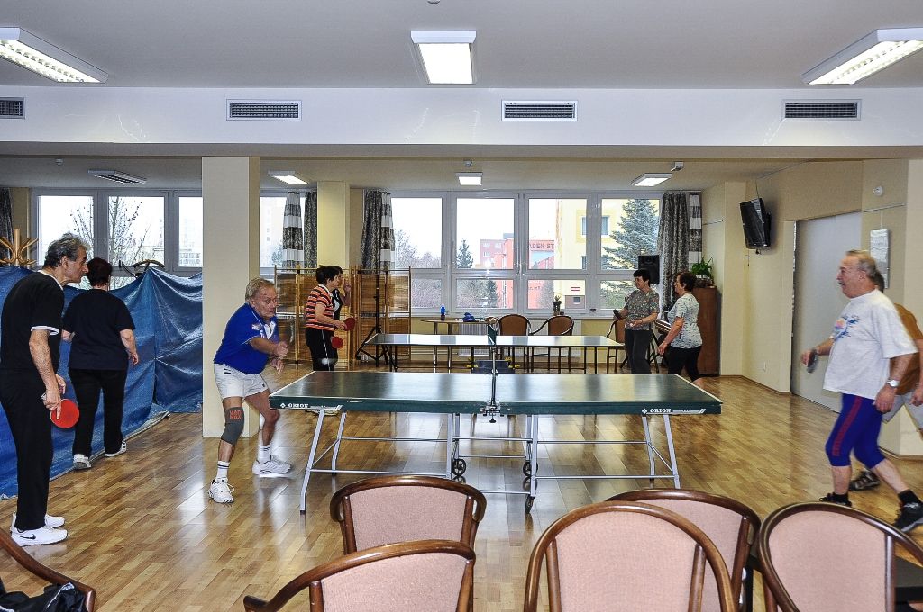 Téměř dvě desítky zařízení v sociálních službách navštívili ve středu primátor Martin Zrzavecký a jeho náměstci Martin Baxa, Eva Herinková, Pavel Kotas a Petr Náhlík. Již tradičně tím před Vánoci děkují vedení a zaměstnancům organizací za jejich celoroční nasazení, současně přímo v zařízeních zjišťují, co je možné zlepšit, jak může město ještě více pomoci. Mezi navštívené patřily Dětské centrum Plzeň, Mezigenerační a dobrovolnické centrum TOTEM, Domov pro seniory sv. Jiří, Dům Naděje – následné bydlení a Potravinová banka, Stacionář Jitřenka, Domov sv. Františka, Domov sv. Zity a další. Zástupci radnice během dne předali vánoční dárky za sto tisíc korun.