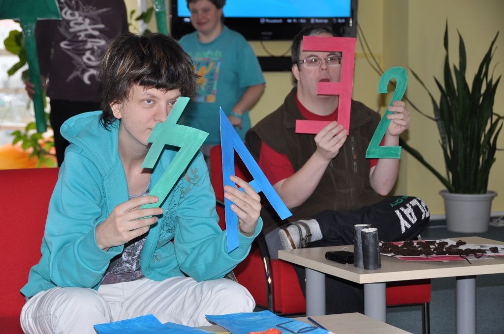 Téměř dvě desítky zařízení v sociálních službách navštívili ve středu primátor Martin Zrzavecký a jeho náměstci Martin Baxa, Eva Herinková, Pavel Kotas a Petr Náhlík. Již tradičně tím před Vánoci děkují vedení a zaměstnancům organizací za jejich celoroční nasazení, současně přímo v zařízeních zjišťují, co je možné zlepšit, jak může město ještě více pomoci. Mezi navštívené patřily Dětské centrum Plzeň, Mezigenerační a dobrovolnické centrum TOTEM, Domov pro seniory sv. Jiří, Dům Naděje – následné bydlení a Potravinová banka, Stacionář Jitřenka, Domov sv. Františka, Domov sv. Zity a další. Zástupci radnice během dne předali vánoční dárky za sto tisíc korun.