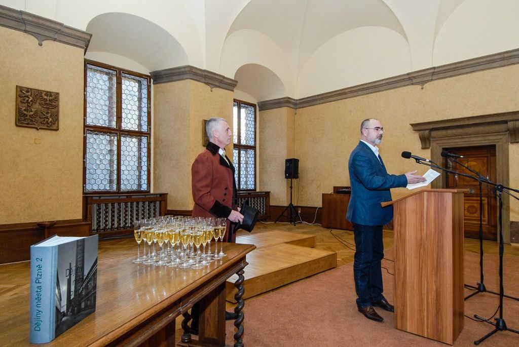 Plzeň má druhý díl třísvazkové publikace svých dějin (foto: M. Pecuch, 14.12.2016)