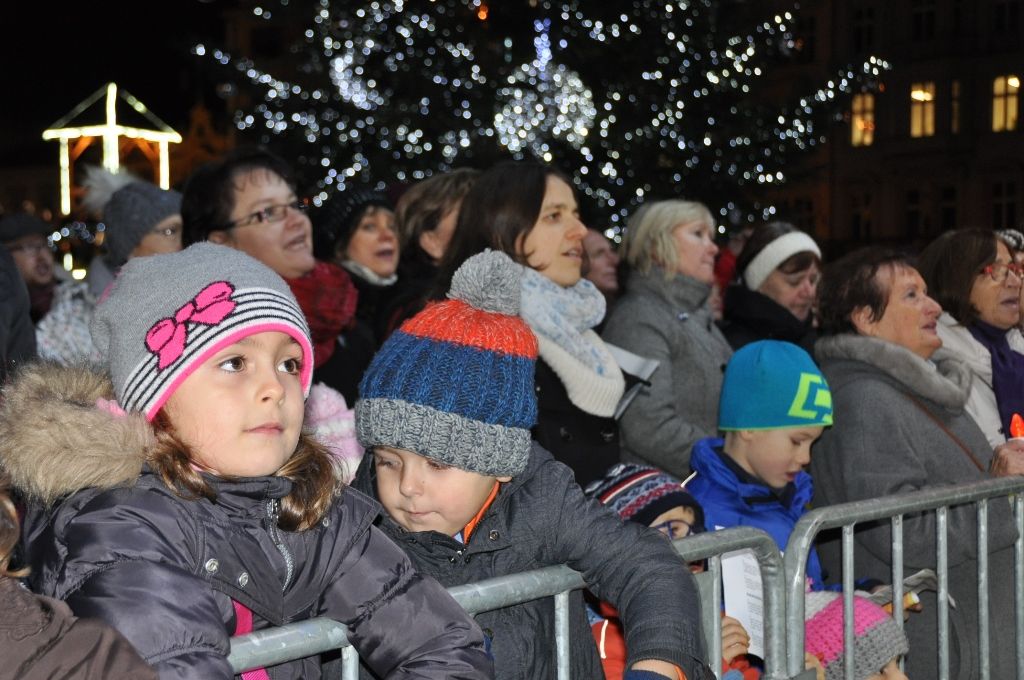 Plzeňané zpívali vánoční koledy (foto: E. Kriegerová, 14.12.2016)