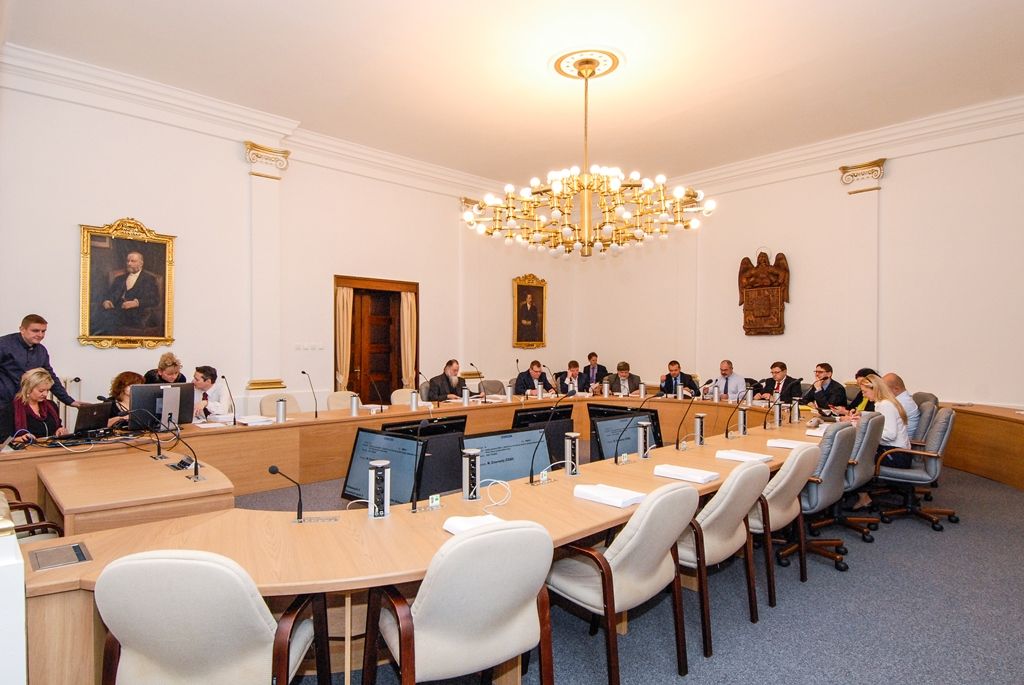 Nejvytíženější zasedací místnost radnice získala nové vybavení (foto: M. Pecuch, 15.12.2016)