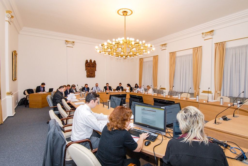 Nejvytíženější zasedací místnost radnice získala nové vybavení (foto: M. Pecuch, 15.12.2016)