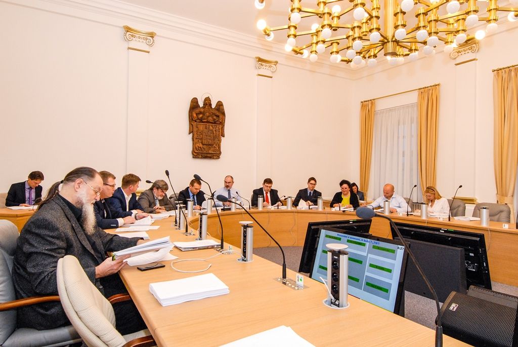 Nejvytíženější zasedací místnost radnice získala nové vybavení (foto: M. Pecuch, 15.12.2016)