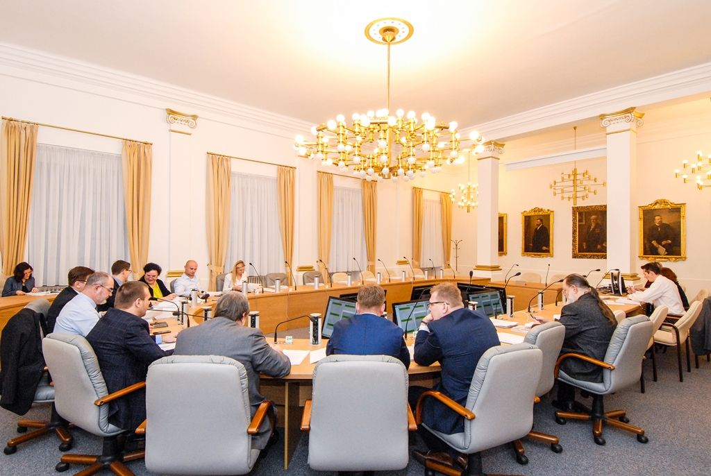 Nejvytíženější zasedací místnost radnice získala nové vybavení (foto: M. Pecuch, 15.12.2016)