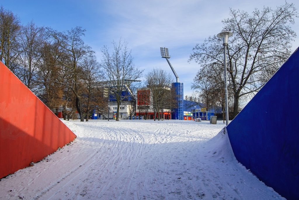 Plzeň zrekonstruovala hlavní tribunu svého stadionu, hotové jsou i dvě věže (foto: M. Pecuch, 5.1.2017)