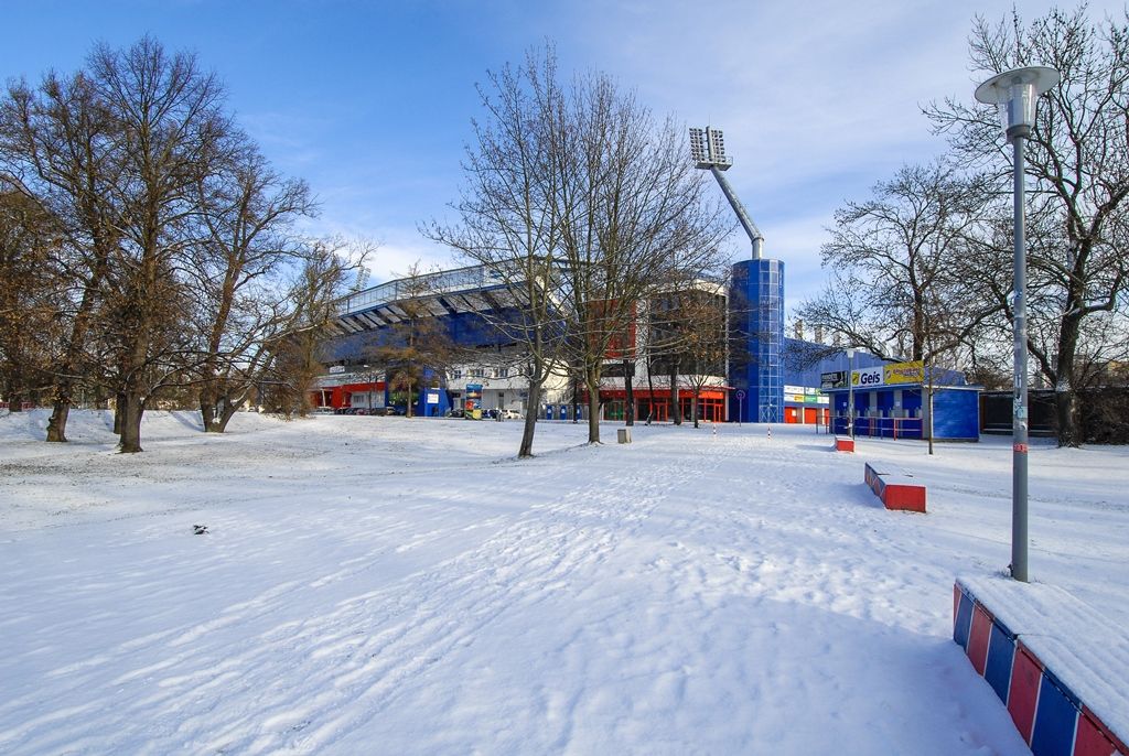 Plzeň zrekonstruovala hlavní tribunu svého stadionu, hotové jsou i dvě věže (foto: M. Pecuch, 5.1.2017)