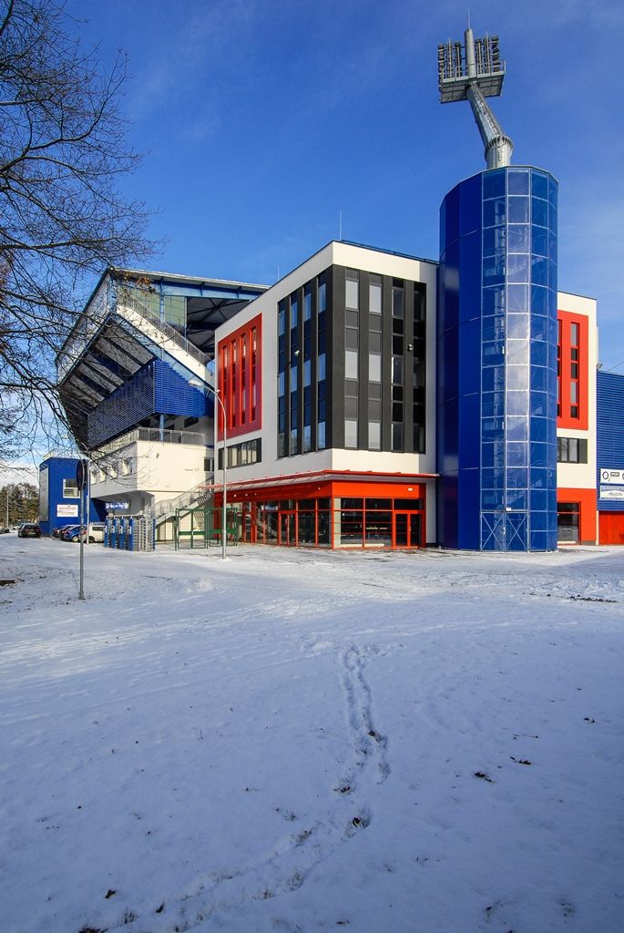 Plzeň zrekonstruovala hlavní tribunu svého stadionu, hotové jsou i dvě věže (foto: M. Pecuch, 5.1.2017)