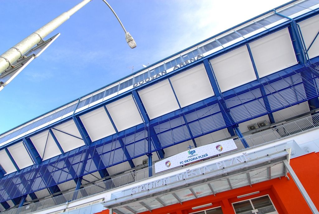 Plzeň zrekonstruovala hlavní tribunu svého stadionu, hotové jsou i dvě věže (foto: M. Pecuch, 5.1.2017)