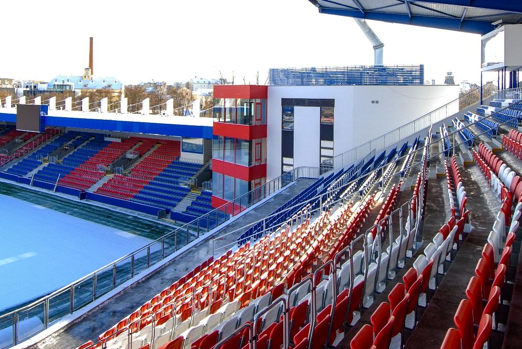 Plzeň zrekonstruovala hlavní tribunu svého stadionu, hotové jsou i dvě věže (foto: M. Pecuch, 5.1.2017)