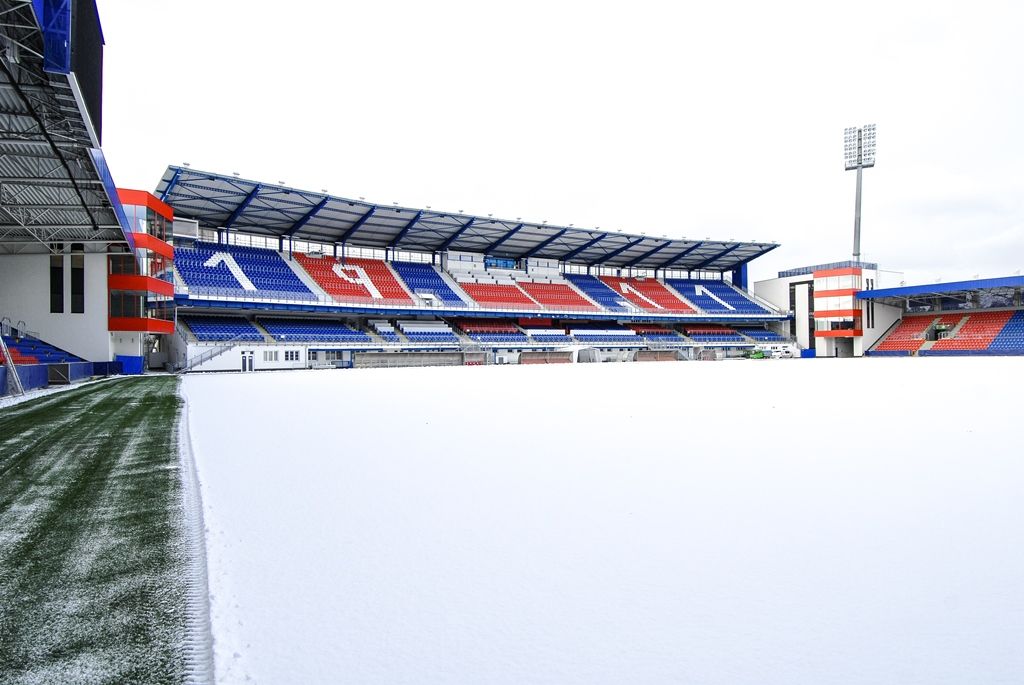 Plzeň zrekonstruovala hlavní tribunu svého stadionu, hotové jsou i dvě věže (foto: M. Pecuch, 5.1.2017)