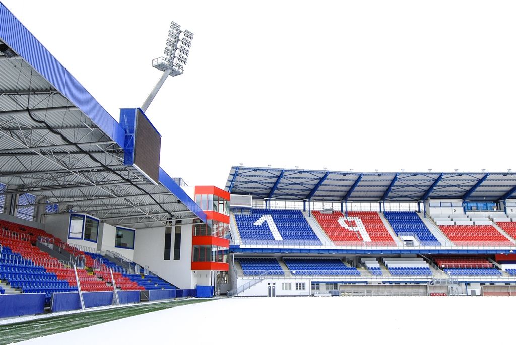 Plzeň zrekonstruovala hlavní tribunu svého stadionu, hotové jsou i dvě věže (foto: M. Pecuch, 5.1.2017)