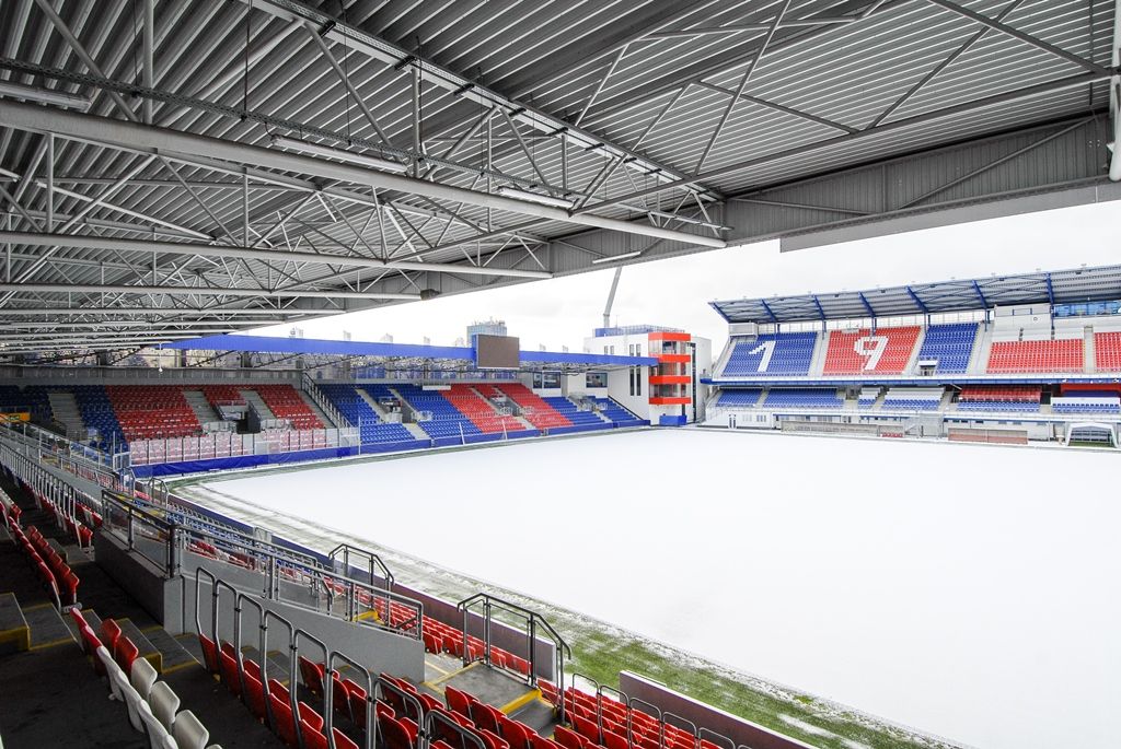 Plzeň zrekonstruovala hlavní tribunu svého stadionu, hotové jsou i dvě věže (foto: M. Pecuch, 5.1.2017)
