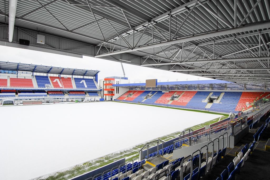 Plzeň zrekonstruovala hlavní tribunu svého stadionu, hotové jsou i dvě věže (foto: M. Pecuch, 5.1.2017)
