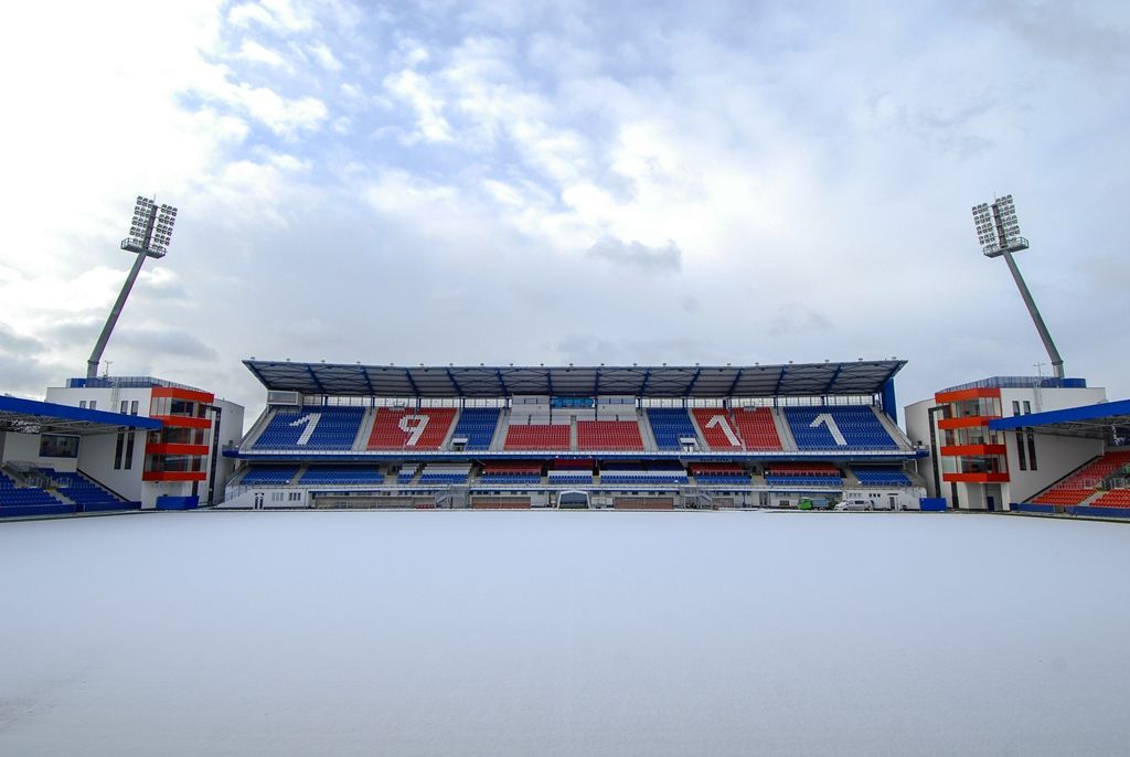 Plzeň zrekonstruovala hlavní tribunu svého stadionu, hotové jsou i dvě věže (foto: M. Pecuch, 5.1.2017)