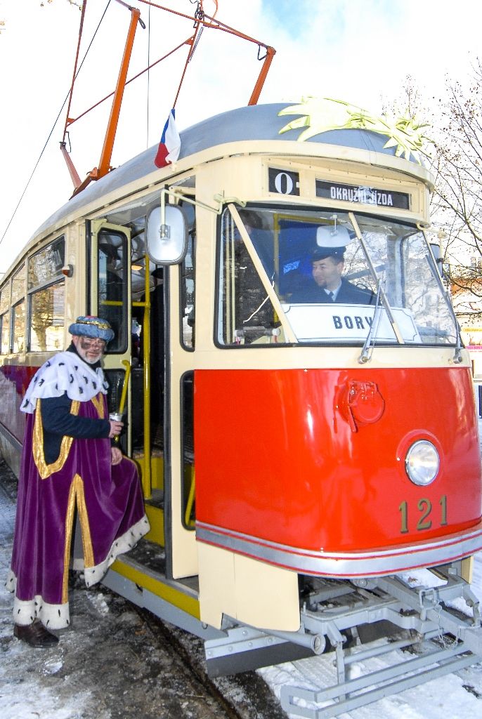 Primátor podpořil Tříkrálovou sbírku, vzal na sebe kostým Baltazara (foto: M. Pecuch, 6.1.2017)