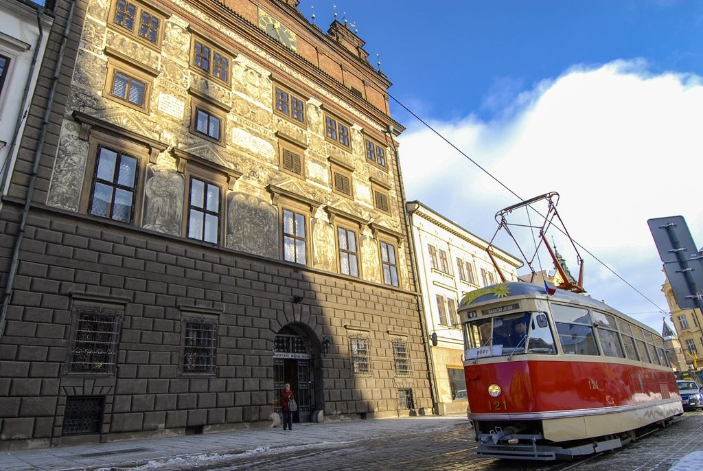 Primátor podpořil Tříkrálovou sbírku, vzal na sebe kostým Baltazara (foto: M. Pecuch, 6.1.2017)