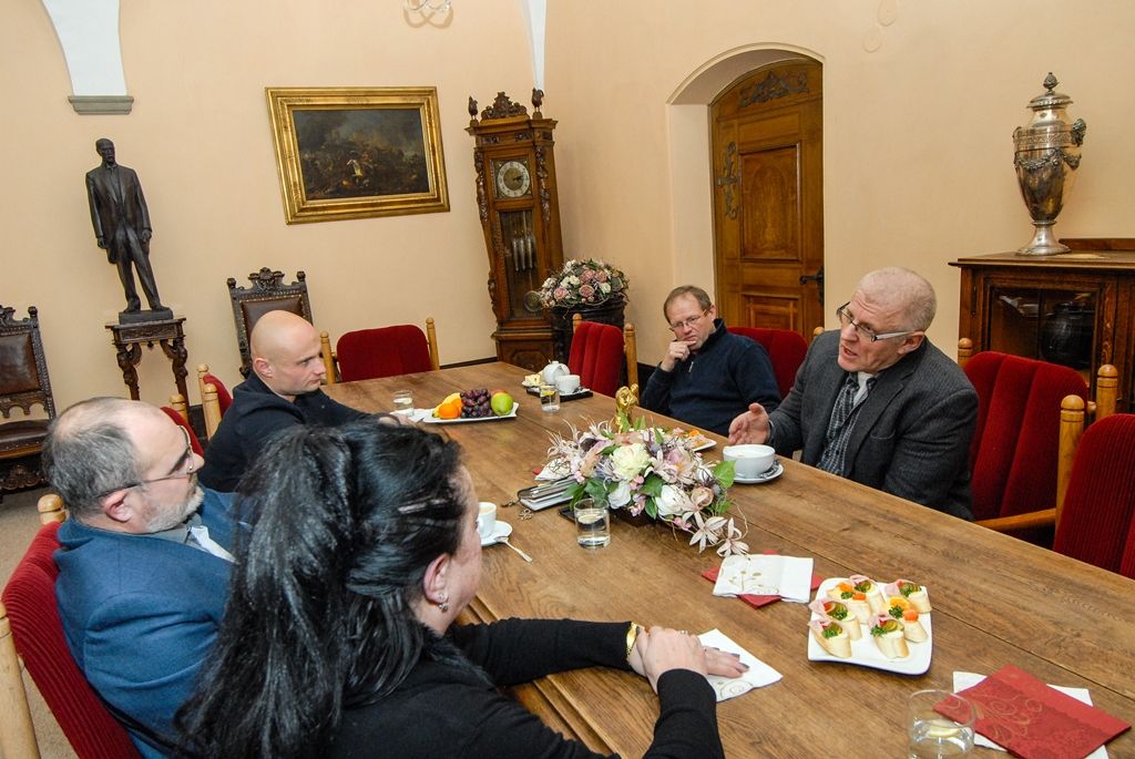 Primátor ocenil mistra světa v judu Zdeňka Vlčka pečetí města (foto: M. Pecuch, 11.1.2017)