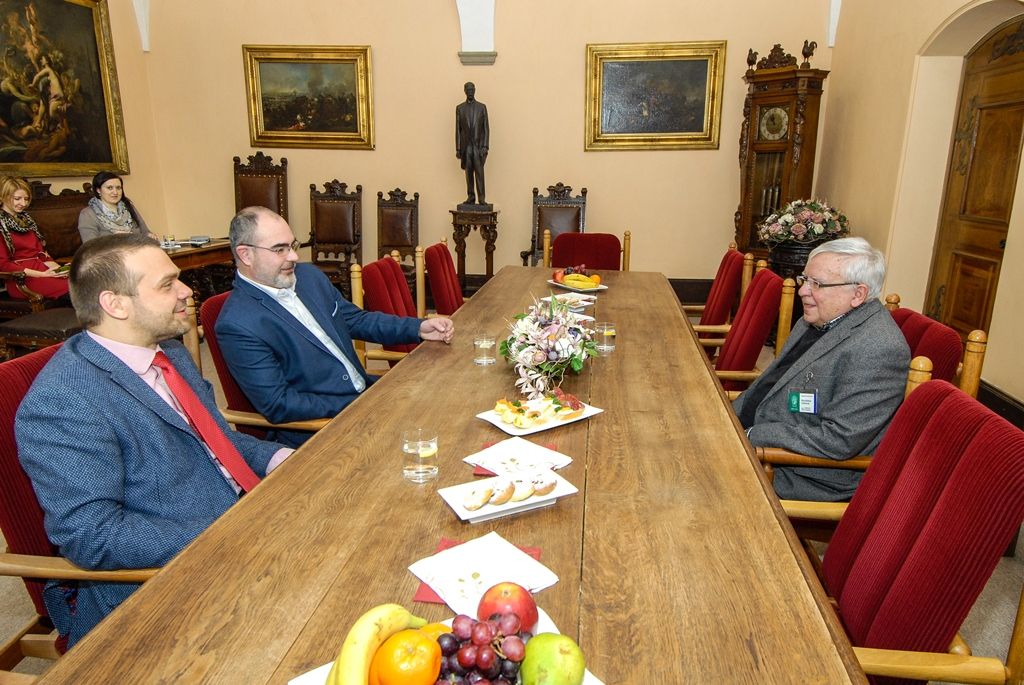 Primátor Zrzavecký a náměstek Baxa na plzeňské radnici přijali jubilanta architekta Jana Soukupa (foto: M. Pecuch, 12.1.2017)