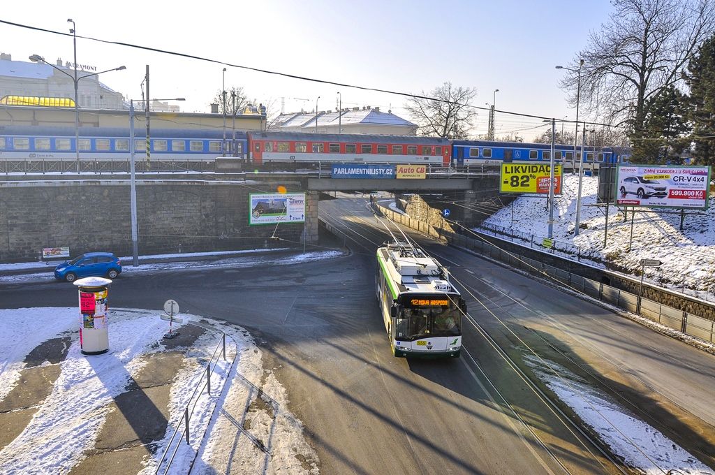 Mosty přes Mikulášskou ulici se opraví v rámci stavby železničního uzlu (foto: M. Pecuch, 20.1.2017)