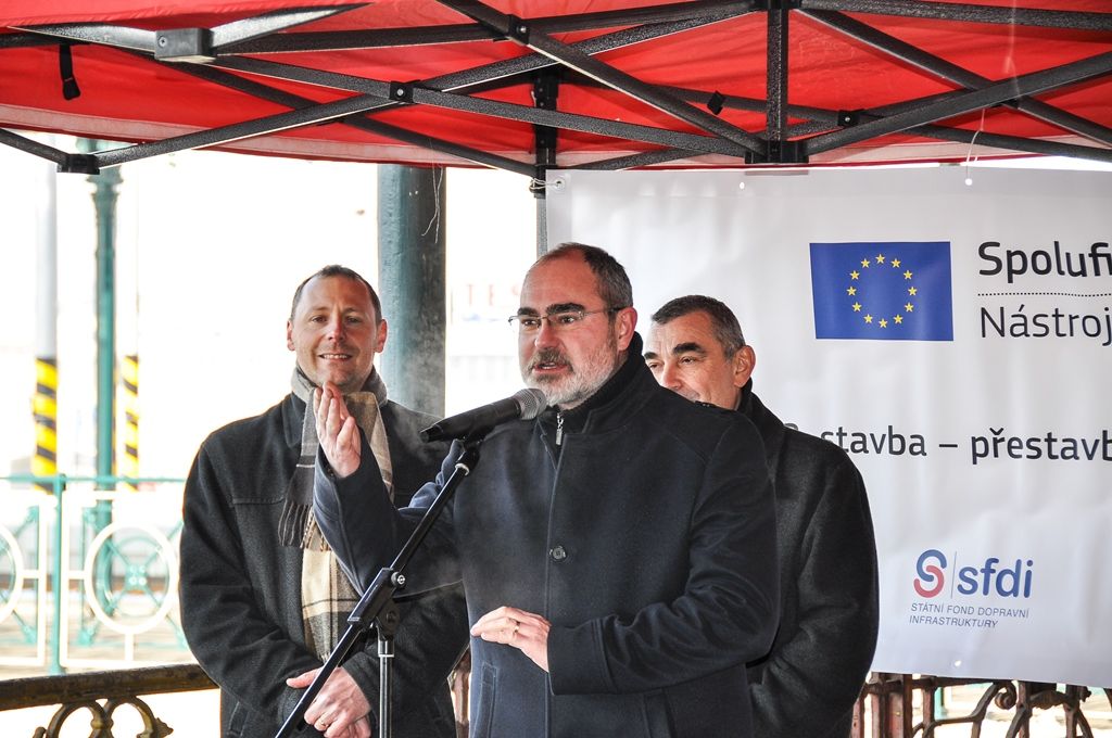 Mosty přes Mikulášskou ulici se opraví v rámci stavby železničního uzlu (foto: M. Pecuch, 20.1.2017)