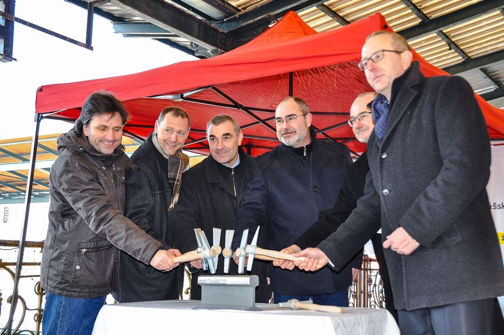 Mosty přes Mikulášskou ulici se opraví v rámci stavby železničního uzlu (foto: M. Pecuch, 20.1.2017)