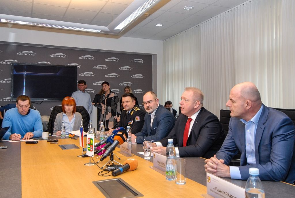 Tisková konference k bezpečnostní situaci v problémových lokalitách Plzně (foto: M. Pecuch, L. Jarolím, 6.2.2017)