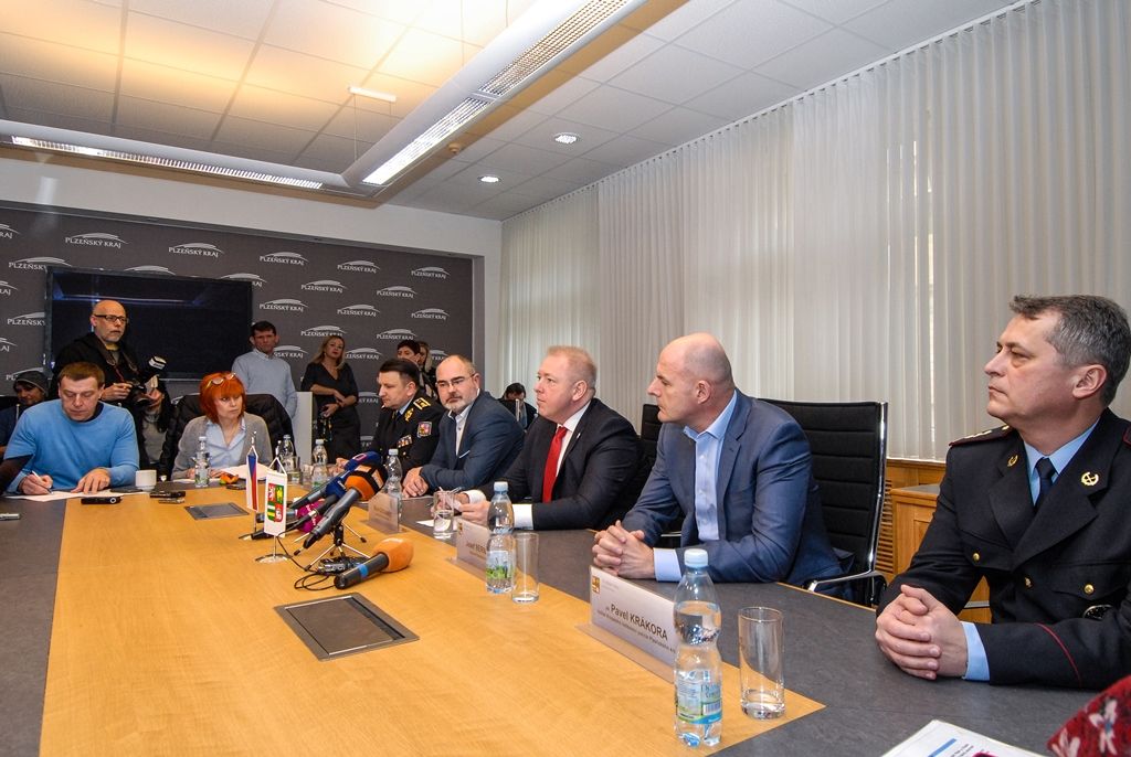Tisková konference k bezpečnostní situaci v problémových lokalitách Plzně (foto: M. Pecuch, L. Jarolím, 6.2.2017)