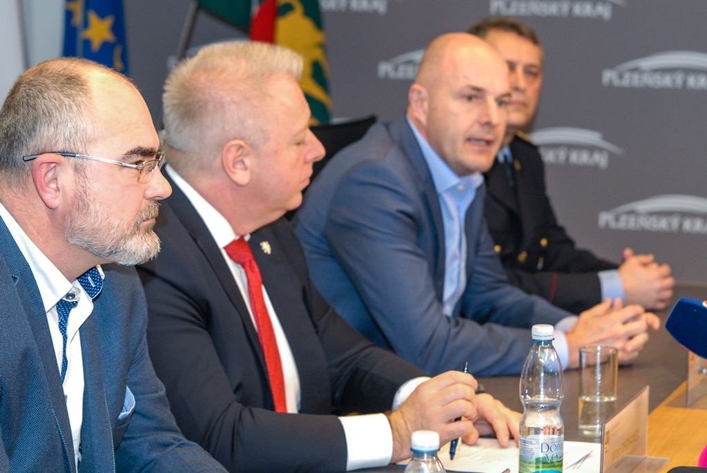 Tisková konference k bezpečnostní situaci v problémových lokalitách Plzně (foto: M. Pecuch, L. Jarolím, 6.2.2017)