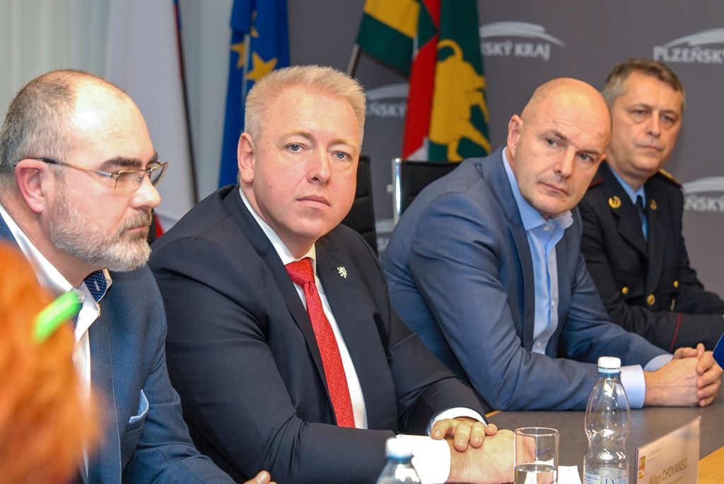 Tisková konference k bezpečnostní situaci v problémových lokalitách Plzně (foto: M. Pecuch, L. Jarolím, 6.2.2017)